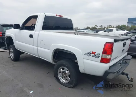 2002 Chevrolet Silverado 1500 z USA, uszkodzony, nr VIN 1GCEK14T32Z255752